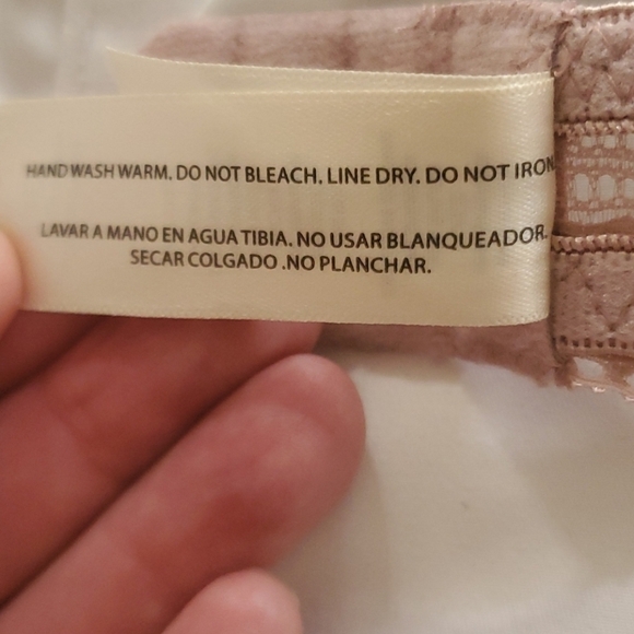 Jessica Simpson Bra - Picture 11 of 12